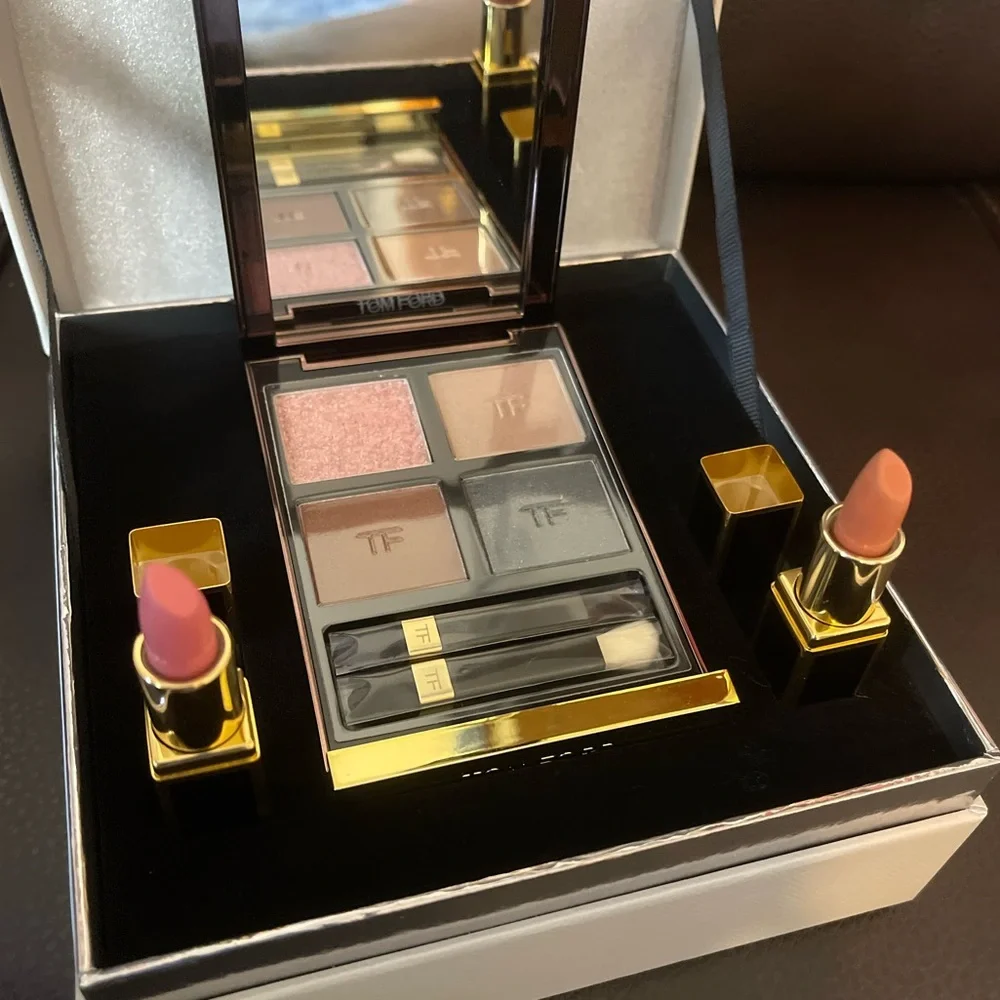Tom Ford Eyeshadow Palette with 1 Lipstick only - mini size - Picture 1 of 5